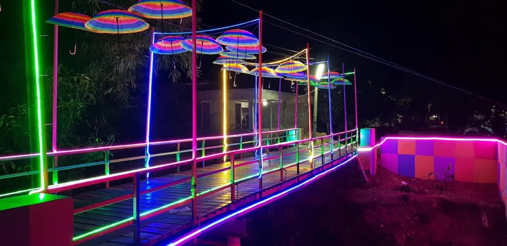 Jembatan Pelangi Titimanira